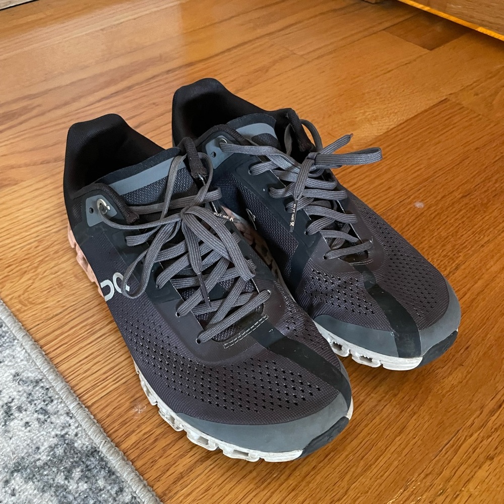ON woman’s running shoes grey and pink size 8.5